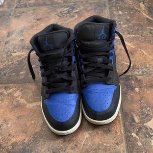Air Jordan mid hyper royal